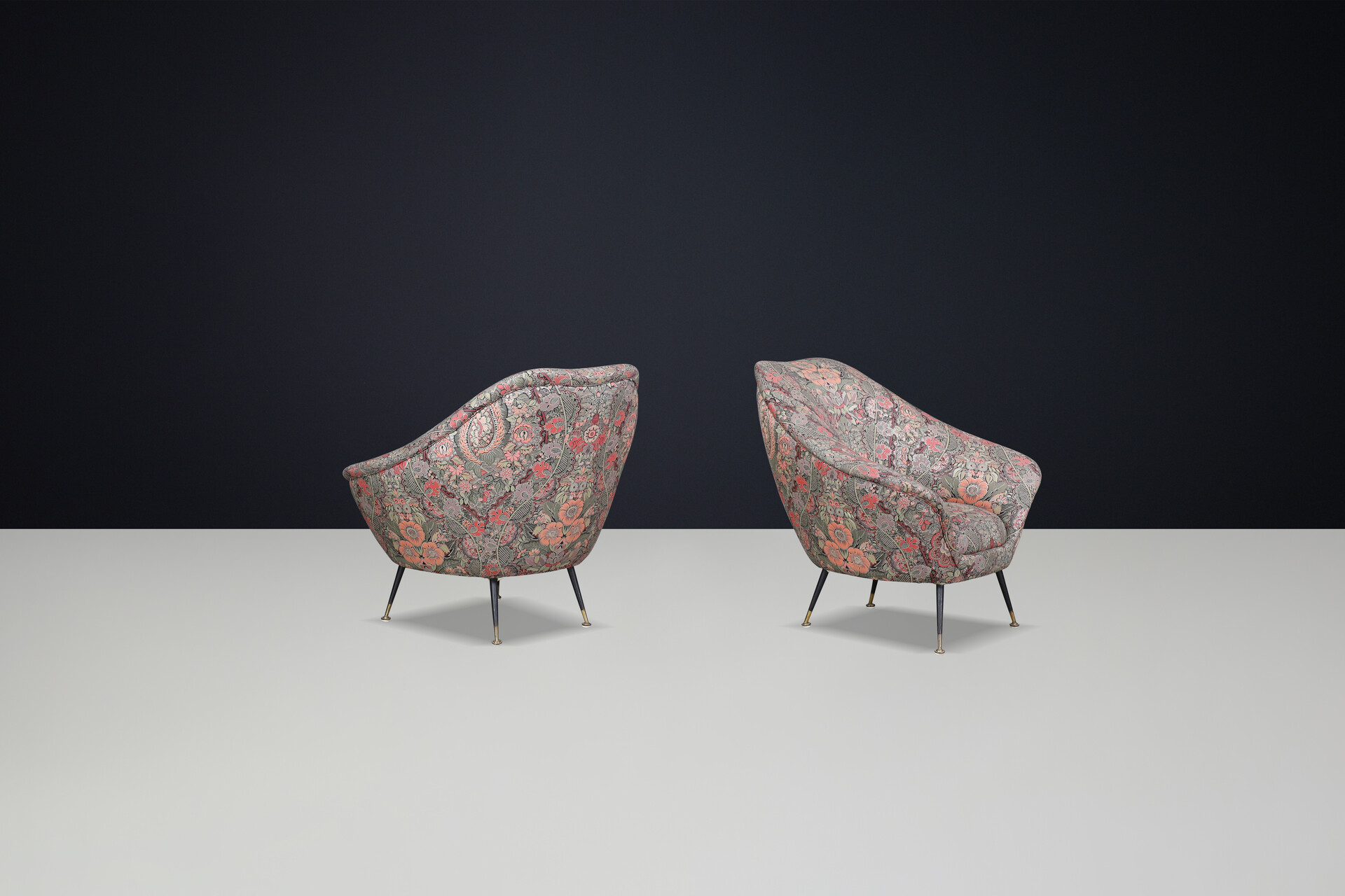 Mid century modern Federico Munari Armchairs in Original Floral Upholstery with Brass Feets, Italy 1950s Mid-20th century