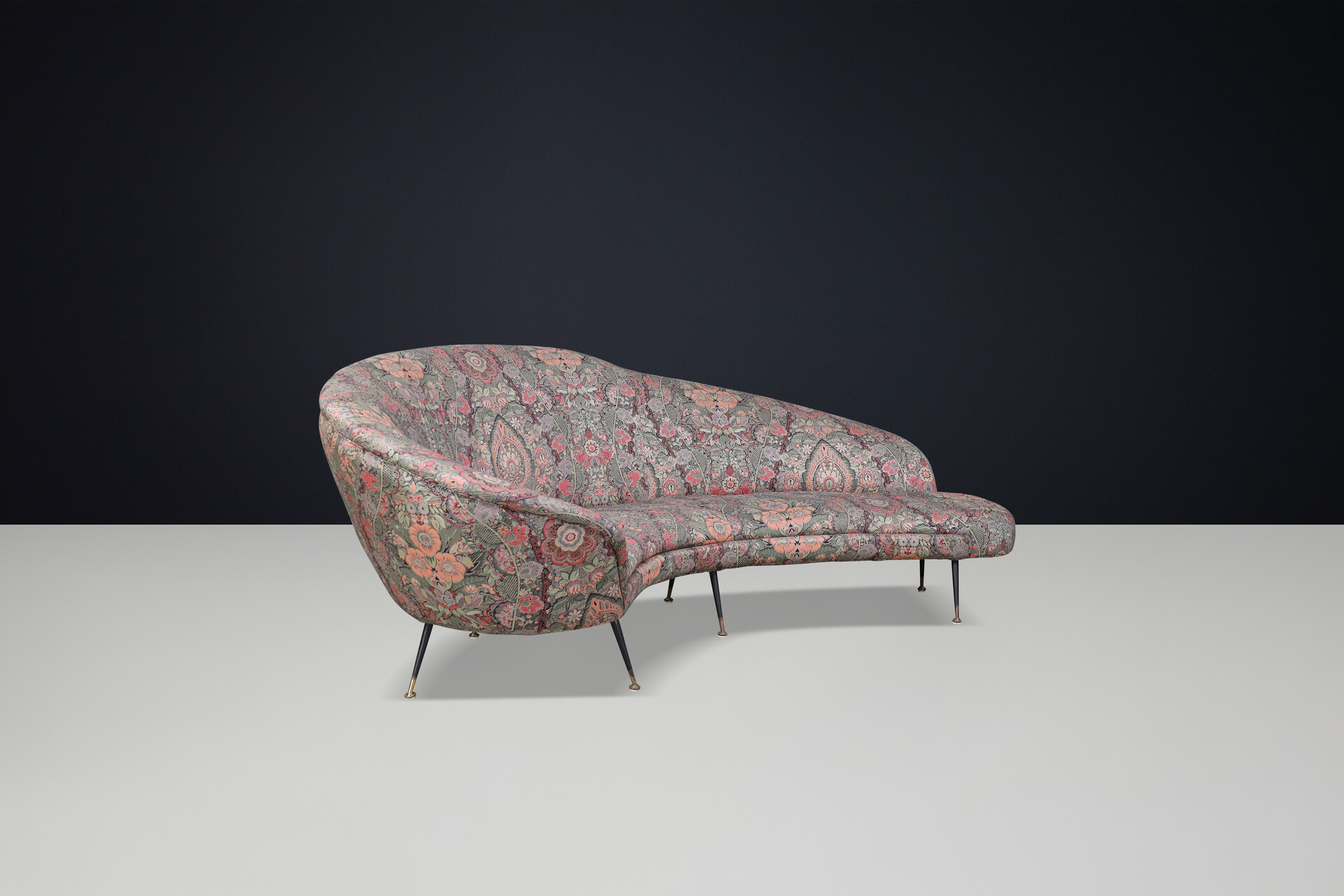 Mid century modern Federico Munari Curved Sofa in Original Floral Upholstery with Brass Feet, Italy Mid-20th century