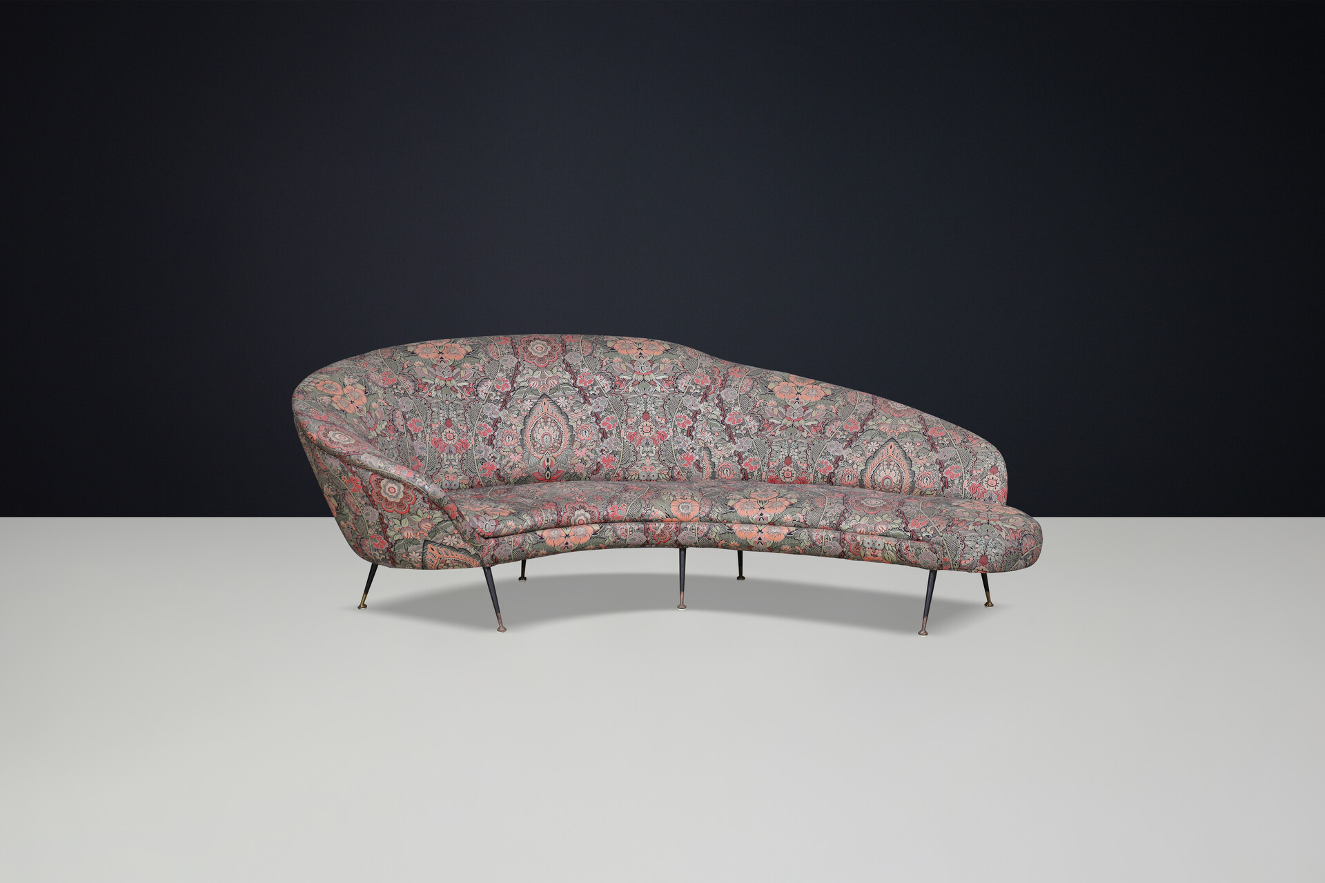 Mid century modern Federico Munari Curved Sofa in Original Floral Upholstery with Brass Feet, Italy Mid-20th century