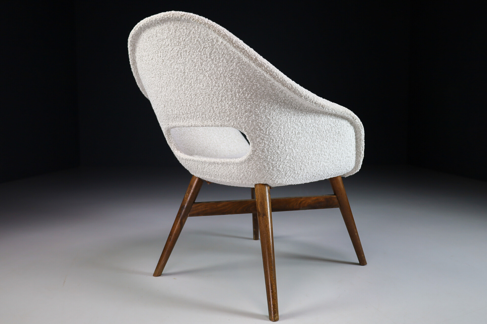 Grey Vertex Chair By Miroslav Navrátil – Renové