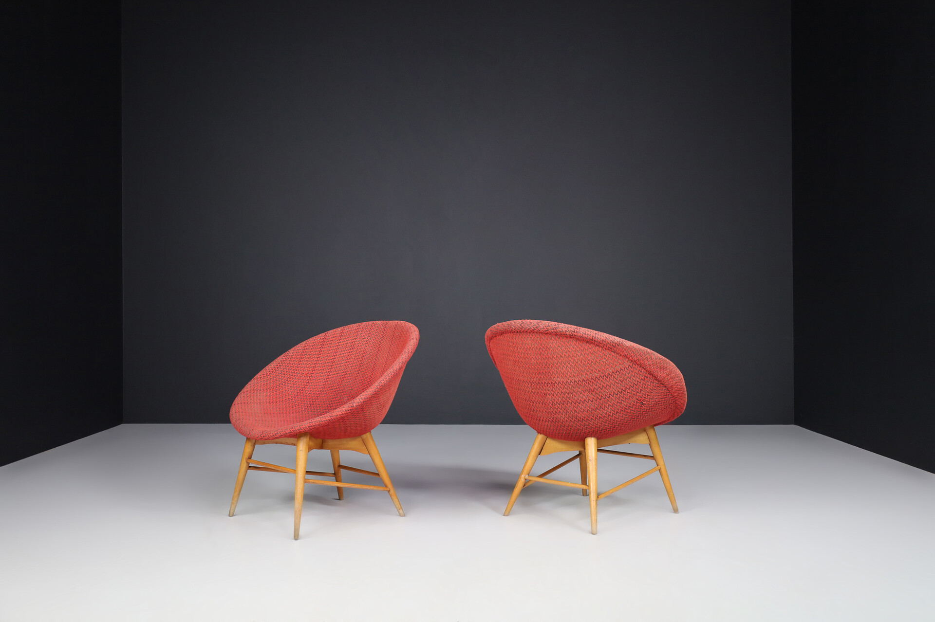 Mid century modern Fiberglass Easy Chairs By Miroslav Navratil For Vertex In Original Fabric , Circa 1960 Mid-20th century