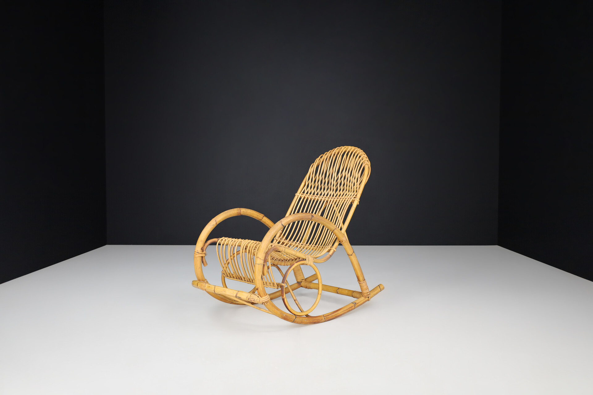 Mid century modern Franco Albini Style Wicker Bamboo Rocking Chair Italy 1960s Mid-20th century