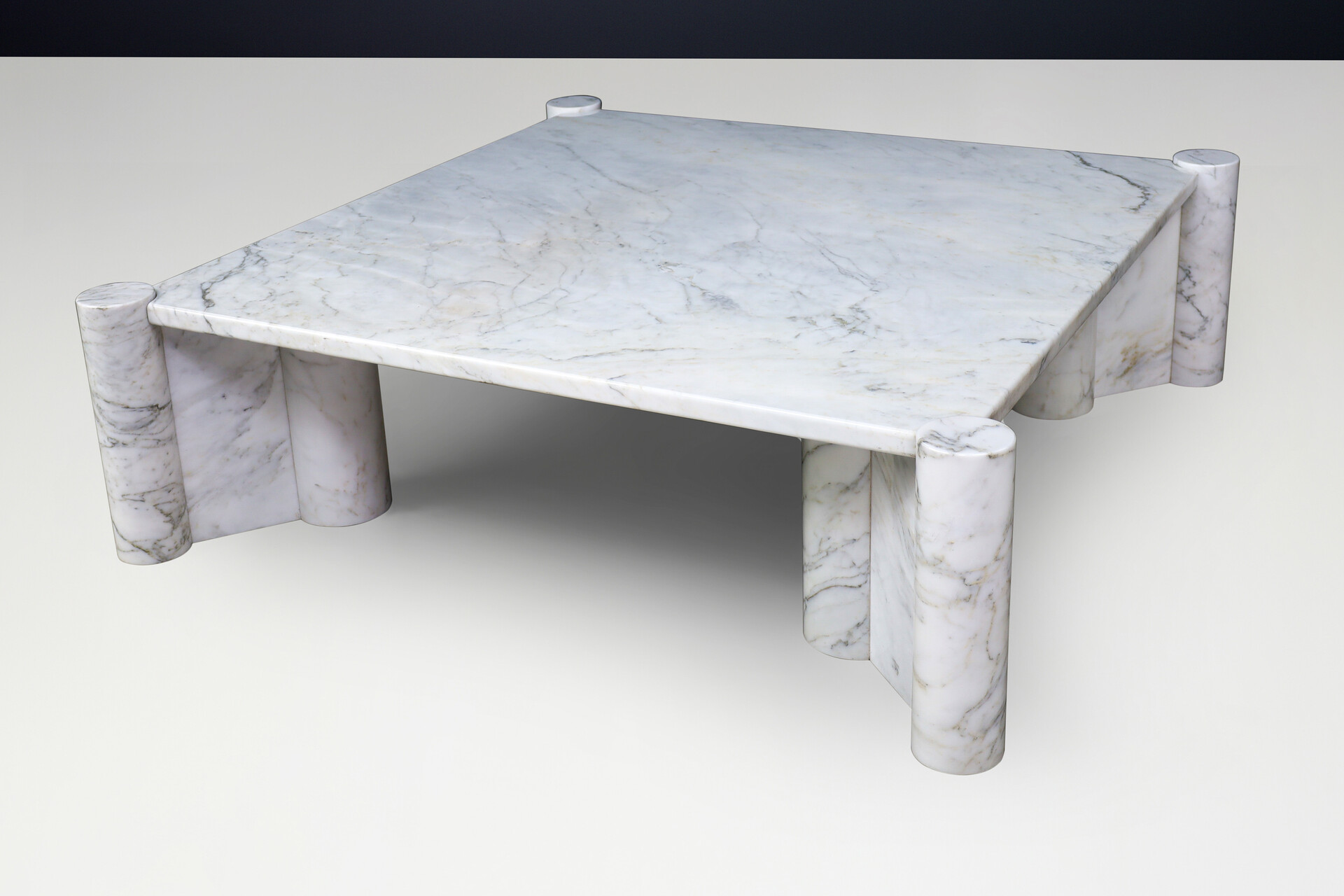 Mid century modern Gae Aulenti Jumbo Coffee Table for Knoll International in White Carrara Marble, Italy 1970s Mid-20th century