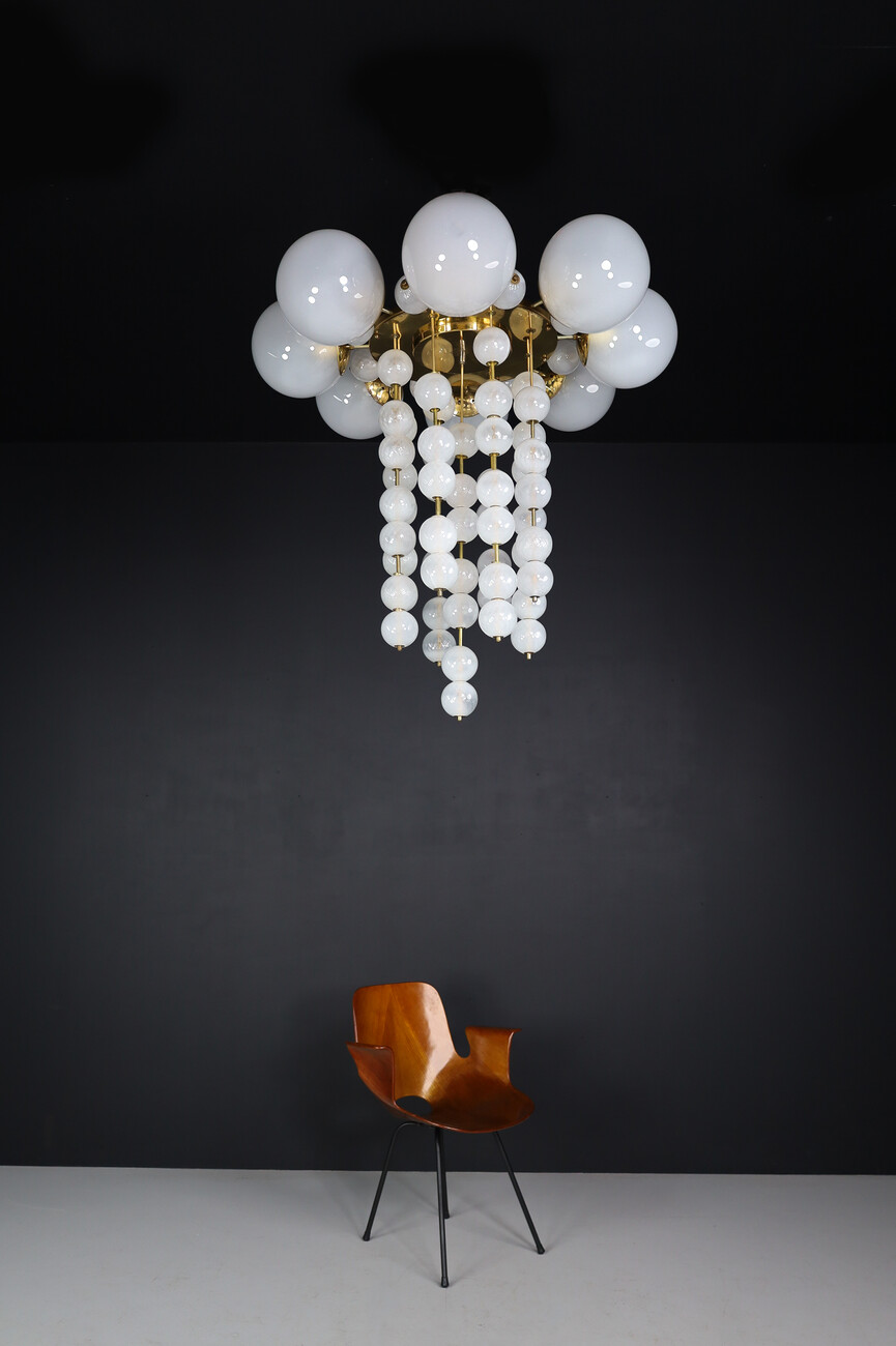 Mid century modern Grand Chandelier with Brass Fixture and Hand-blowed Frosted Glass Globes, 1960s Mid-20th century