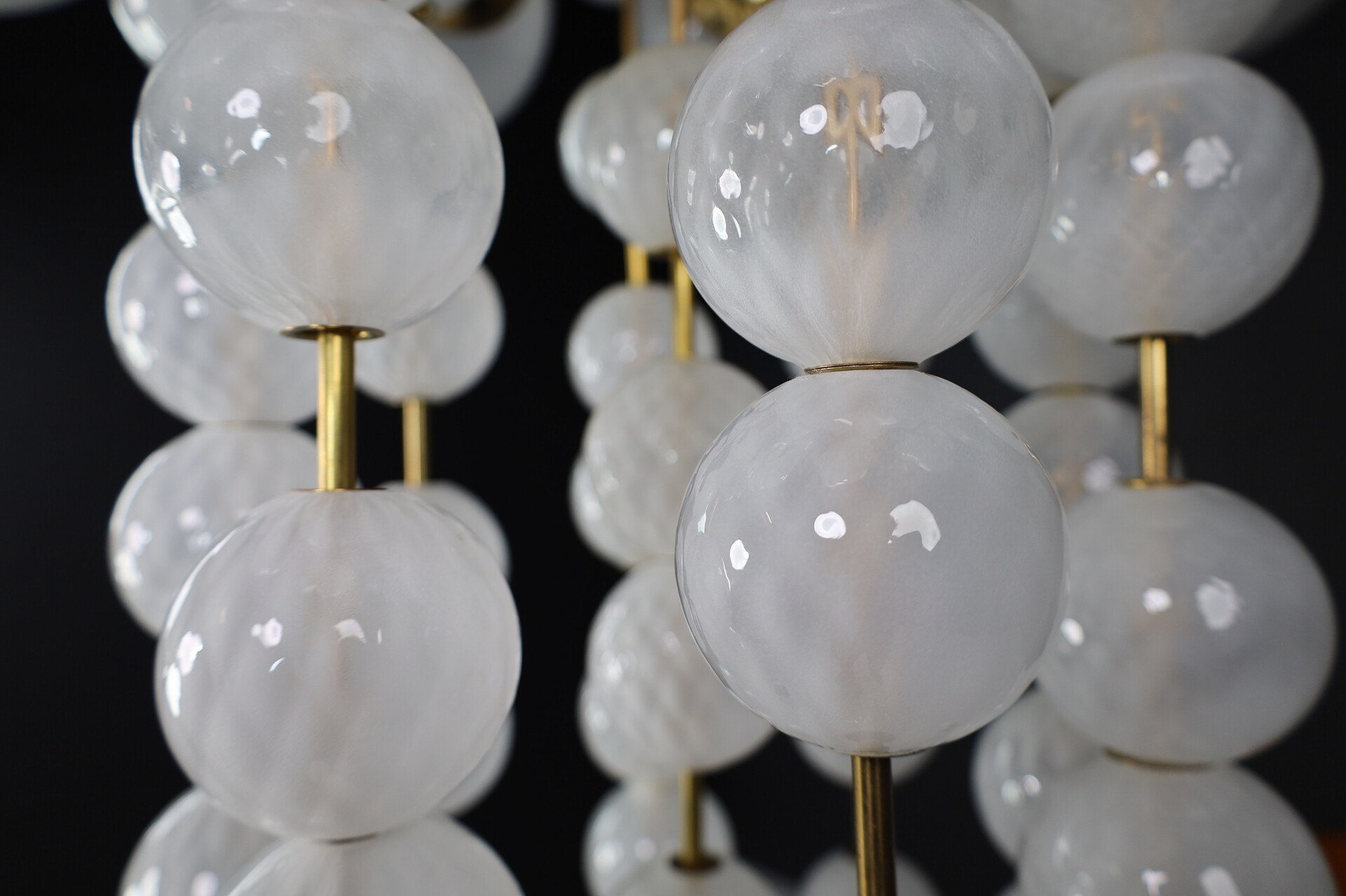 Mid century modern Grand Chandelier with Brass Fixture and Hand-blowed Frosted Glass Globes, 1960s Mid-20th century