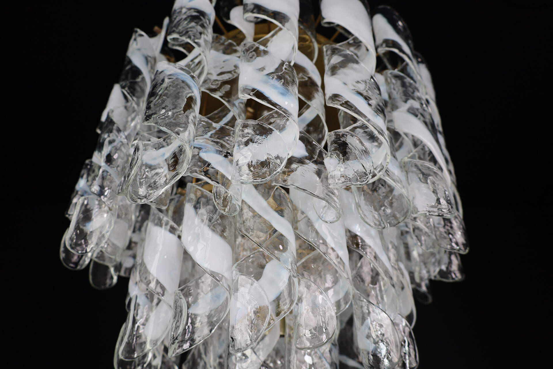 Mid century modern Grande Chandelier in art Glass and Brass  by Carlo Nason Italy, 1960's Mid-20th century