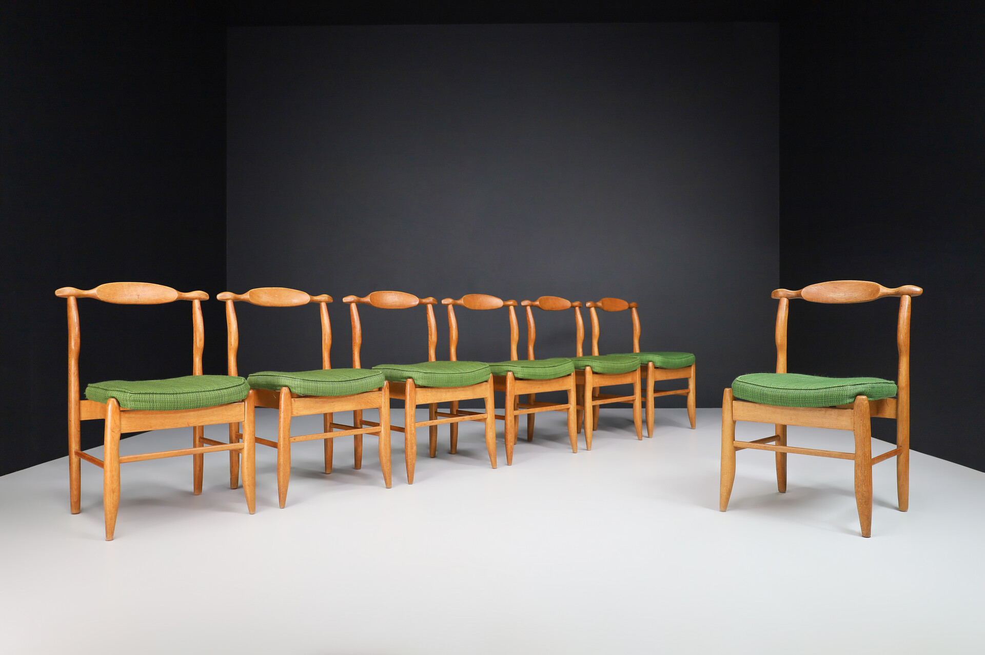 Mid century modern Guillerme & Chambron Set of 8 Dining Chairs in Oak and Forrest Green Fabric, France 1960s Mid-20th century