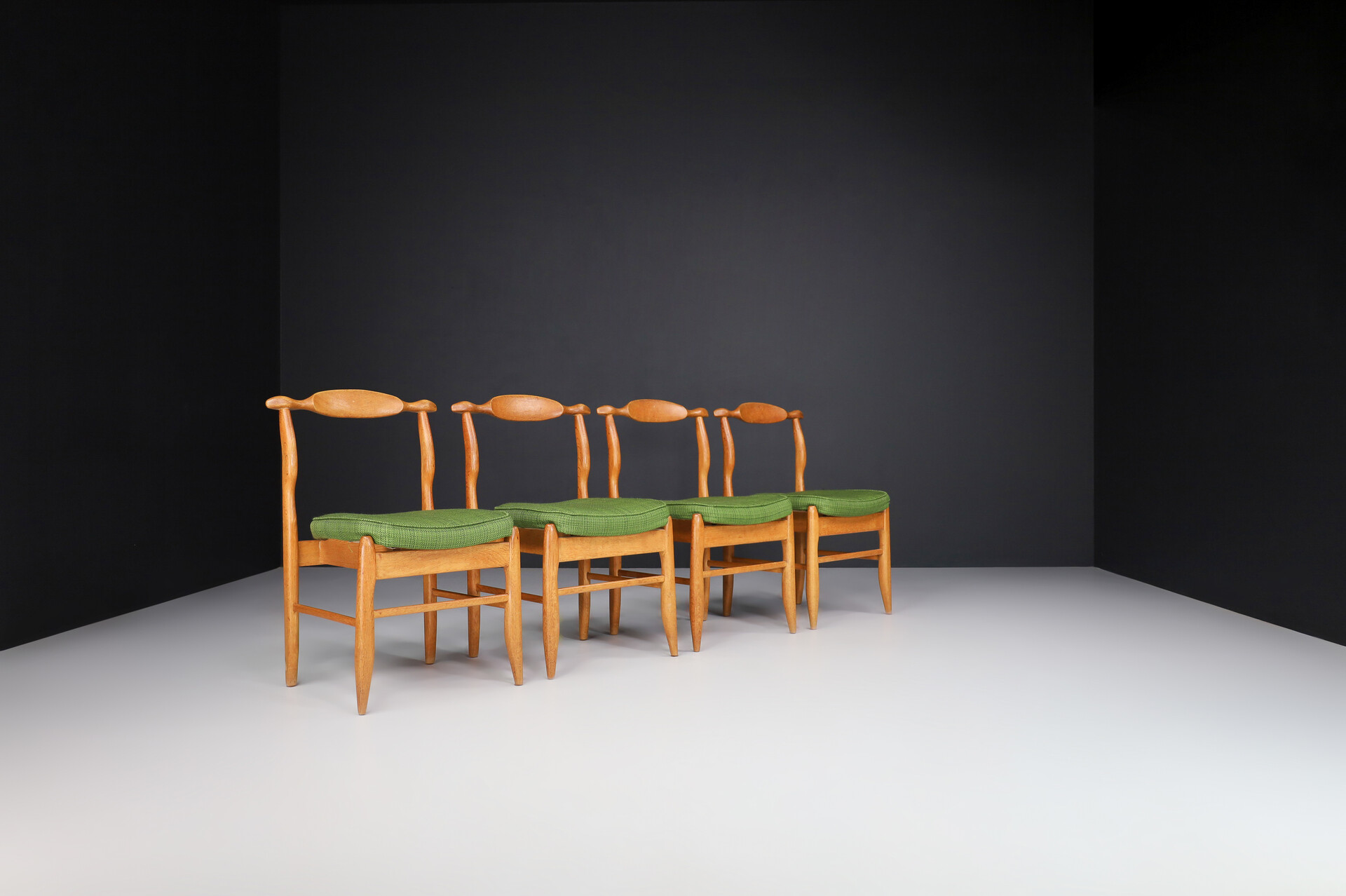 Mid century modern Guillerme & Chambron Set of 8 Dining Chairs in Oak and Forrest Green Fabric, France 1960s Mid-20th century