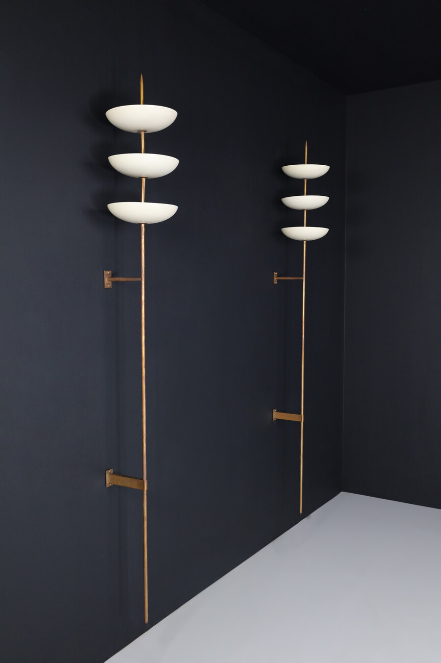 Mid century modern Italian Wall Lights in the Style of Stilnovo Mid-20th century