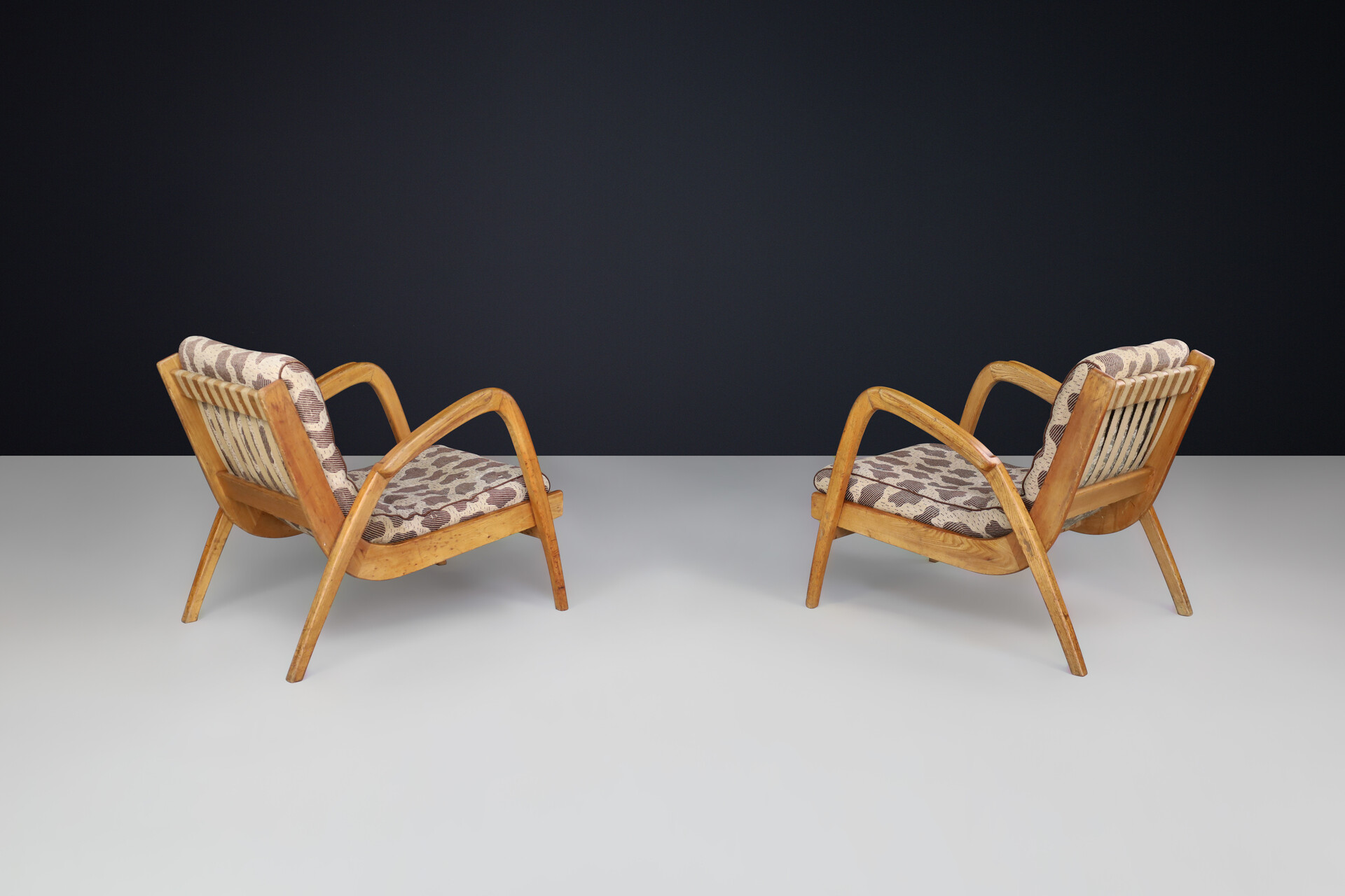 Mid century modern Jan Vaněk for Krásná Jizba, pair of lounge chairs, oak, Linnen, Upholstery , Czech Republic, 1940s Mid-20th century