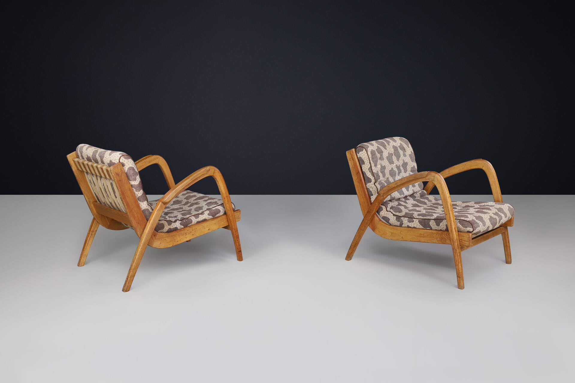 Mid century modern Jan Vaněk for Krásná Jizba, pair of lounge chairs, oak, Linnen, Upholstery , Czech Republic, 1940s Mid-20th century