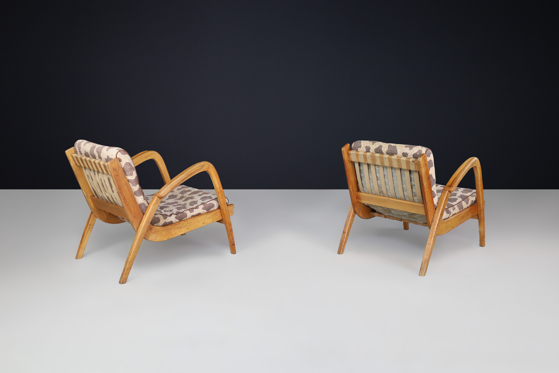 Mid century modern Jan Vaněk for Krásná Jizba, pair of lounge chairs, oak, Linnen, Upholstery , Czech Republic, 1940s Mid-20th century