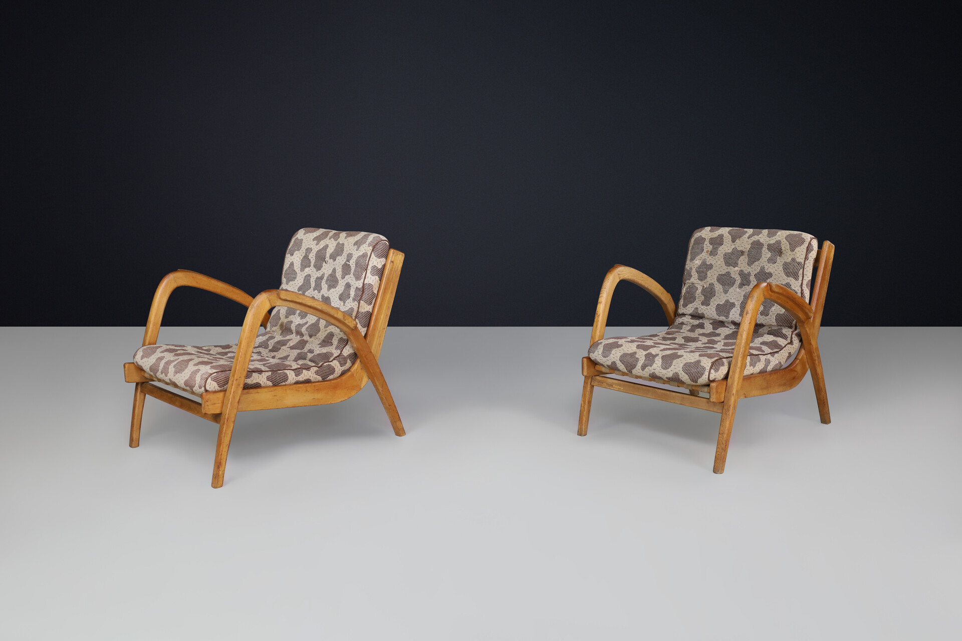 Mid century modern Jan Vaněk for Krásná Jizba, pair of lounge chairs, oak, Linnen, Upholstery , Czech Republic, 1940s Mid-20th century