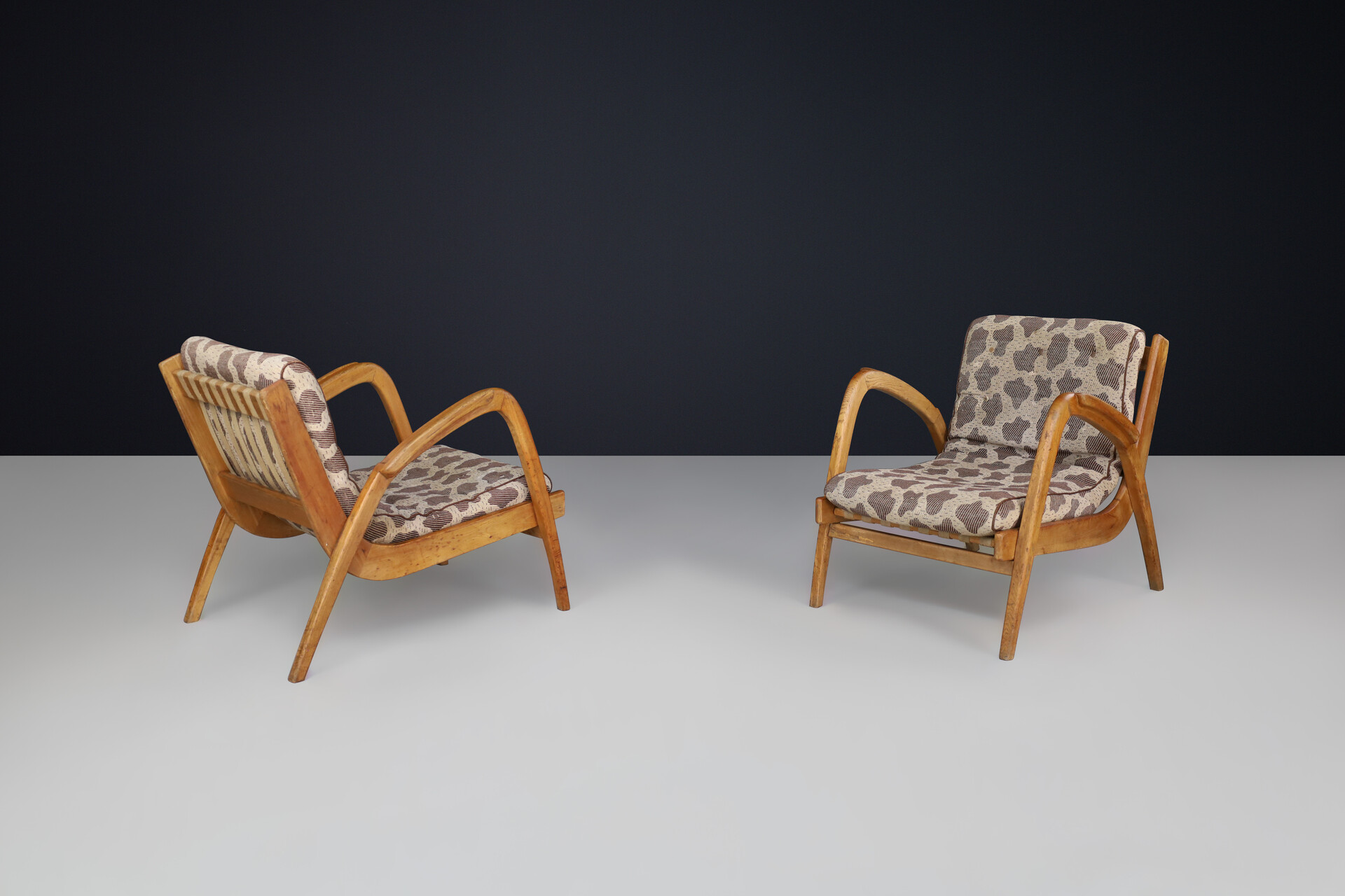 Mid century modern Jan Vaněk for Krásná Jizba, pair of lounge chairs, oak, Linnen, Upholstery , Czech Republic, 1940s Mid-20th century