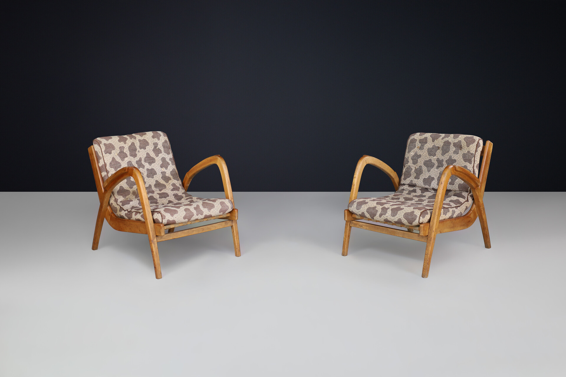 Mid century modern Jan Vaněk for Krásná Jizba, pair of lounge chairs, oak, Linnen, Upholstery , Czech Republic, 1940s Mid-20th century