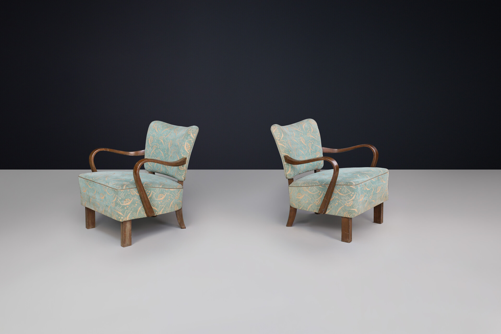 Mid century modern Jidrich halabala Armchairs with original Antonin Kybal fabric, Cz 1930 Mid-20th century