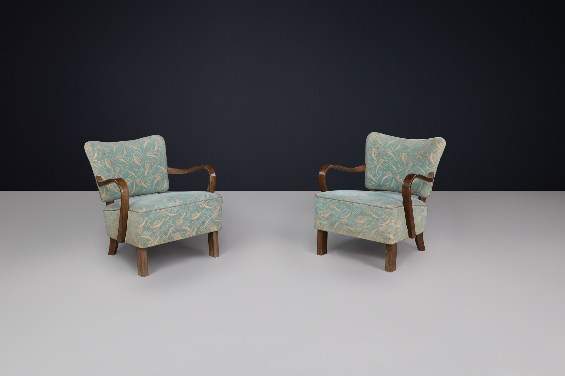 Mid century modern Jidrich halabala Armchairs with original Antonin Kybal fabric, Cz 1930 Mid-20th century