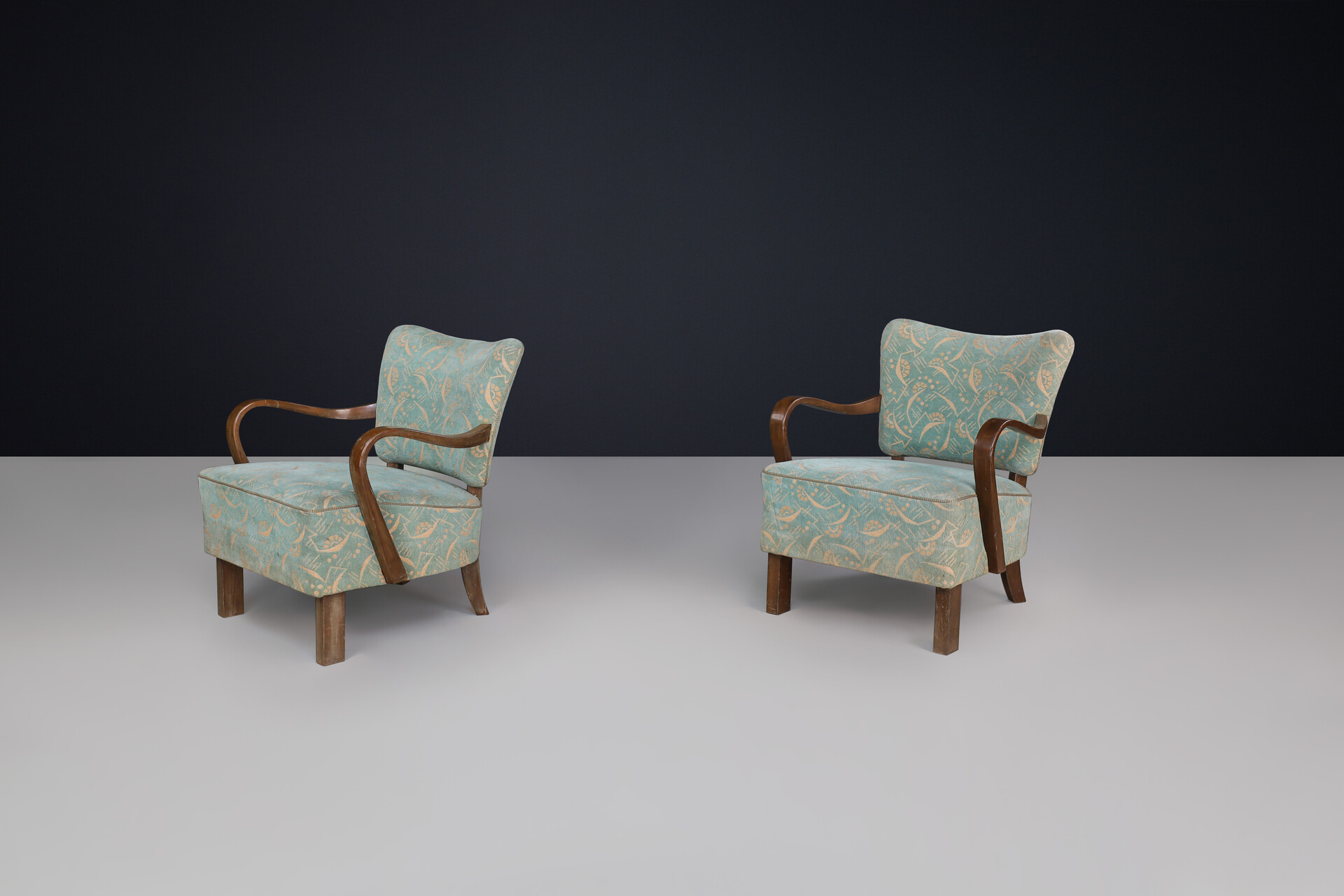 Mid century modern Jidrich halabala Armchairs with original Antonin Kybal fabric, Cz 1930 Mid-20th century