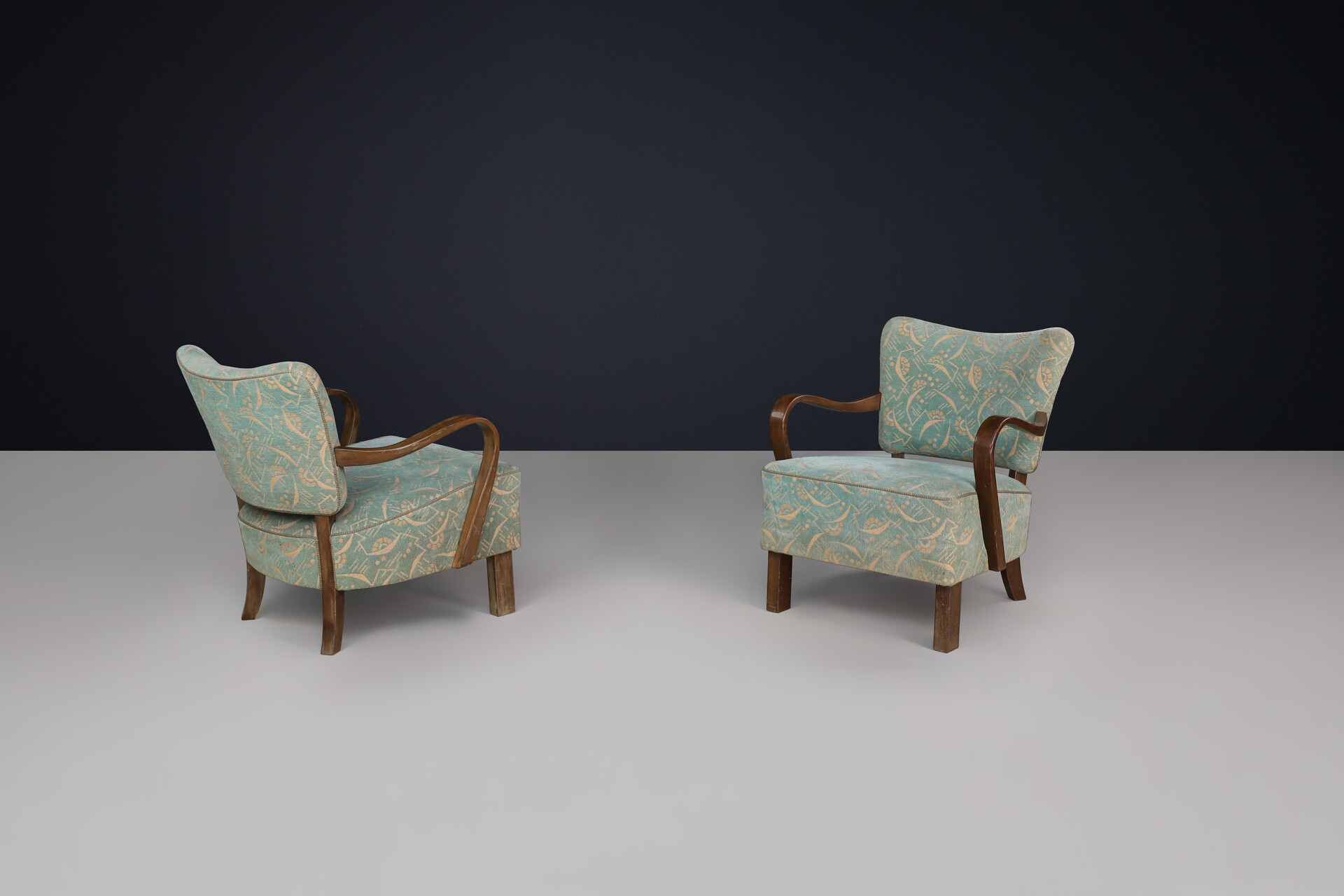 Mid century modern Jidrich halabala Armchairs with original Antonin Kybal fabric, Cz 1930 Mid-20th century