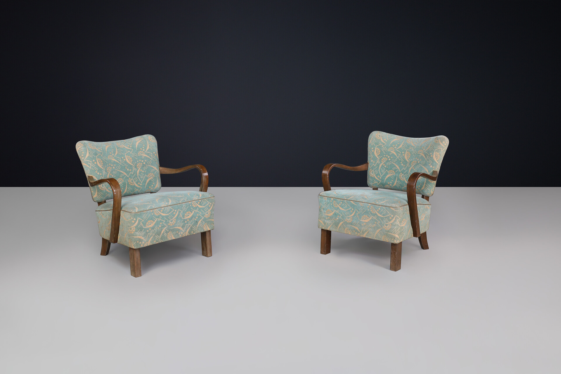 Mid century modern Jidrich halabala Armchairs with original Antonin Kybal fabric, Cz 1930 Mid-20th century