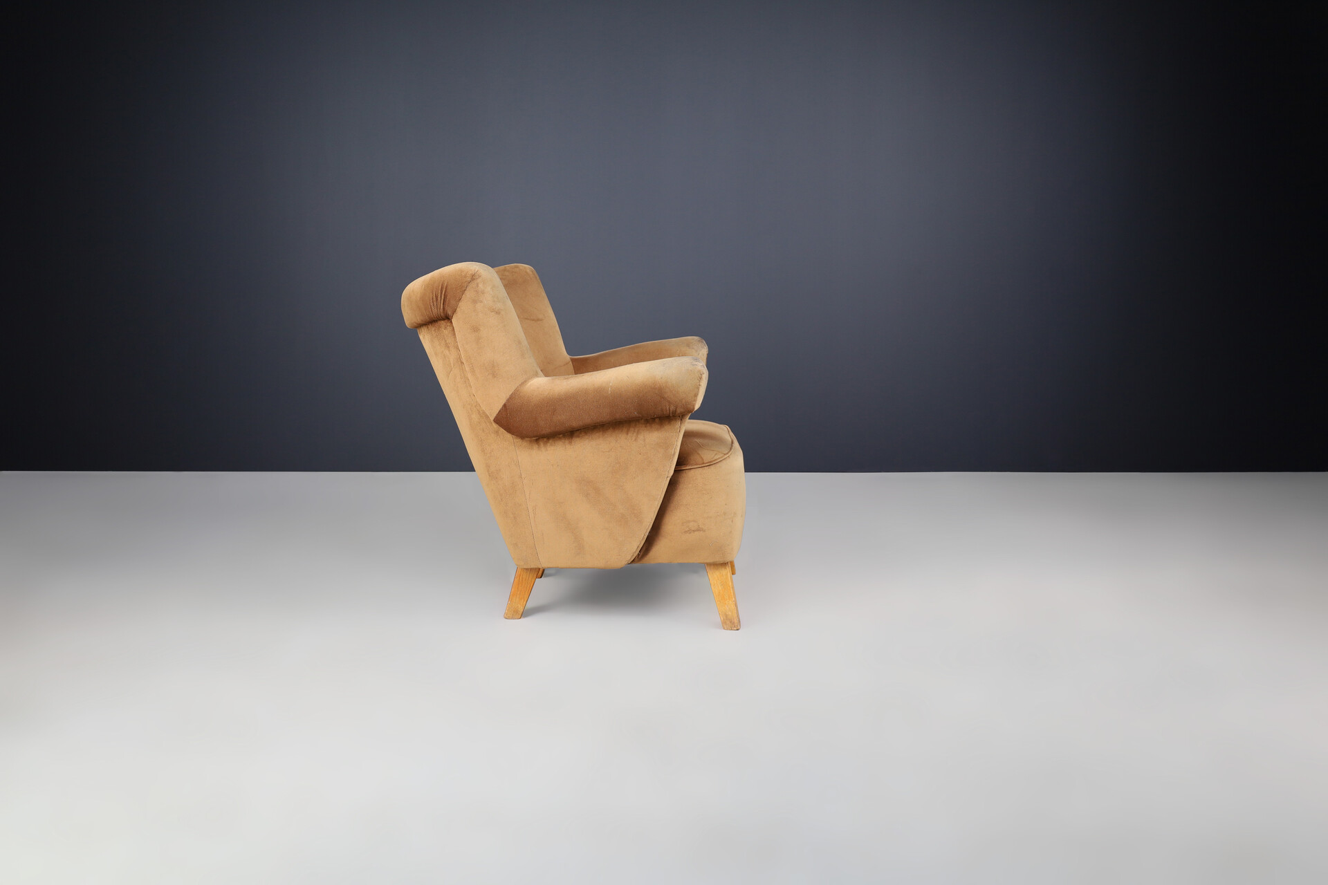 Mid century modern Jindrich Halabala Lounge Chair in original Upholstery, 1950s Mid-20th century