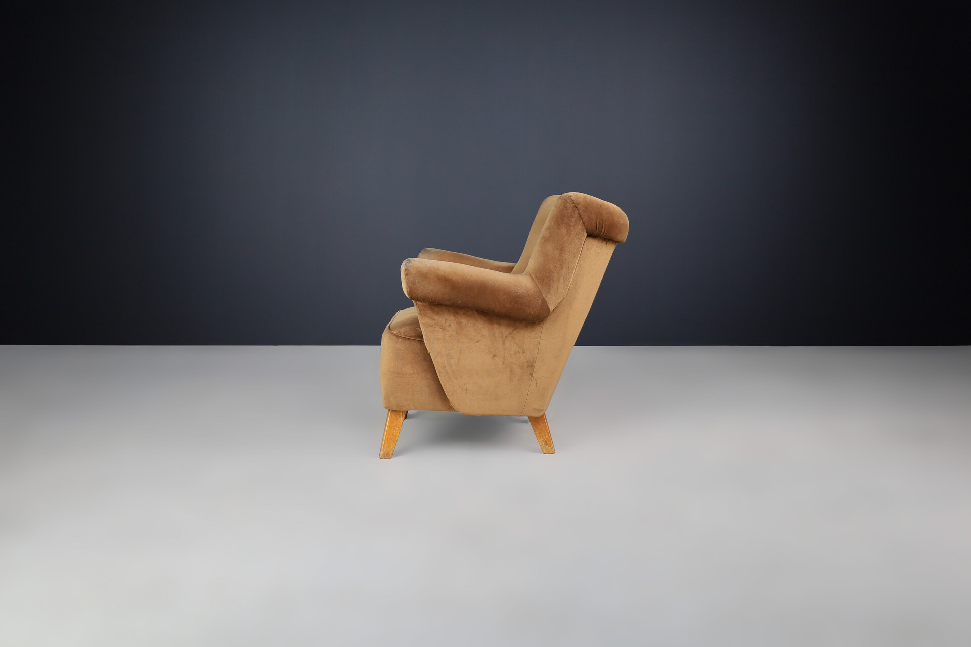 Mid century modern Jindrich Halabala Lounge Chair in original Upholstery, 1950s Mid-20th century