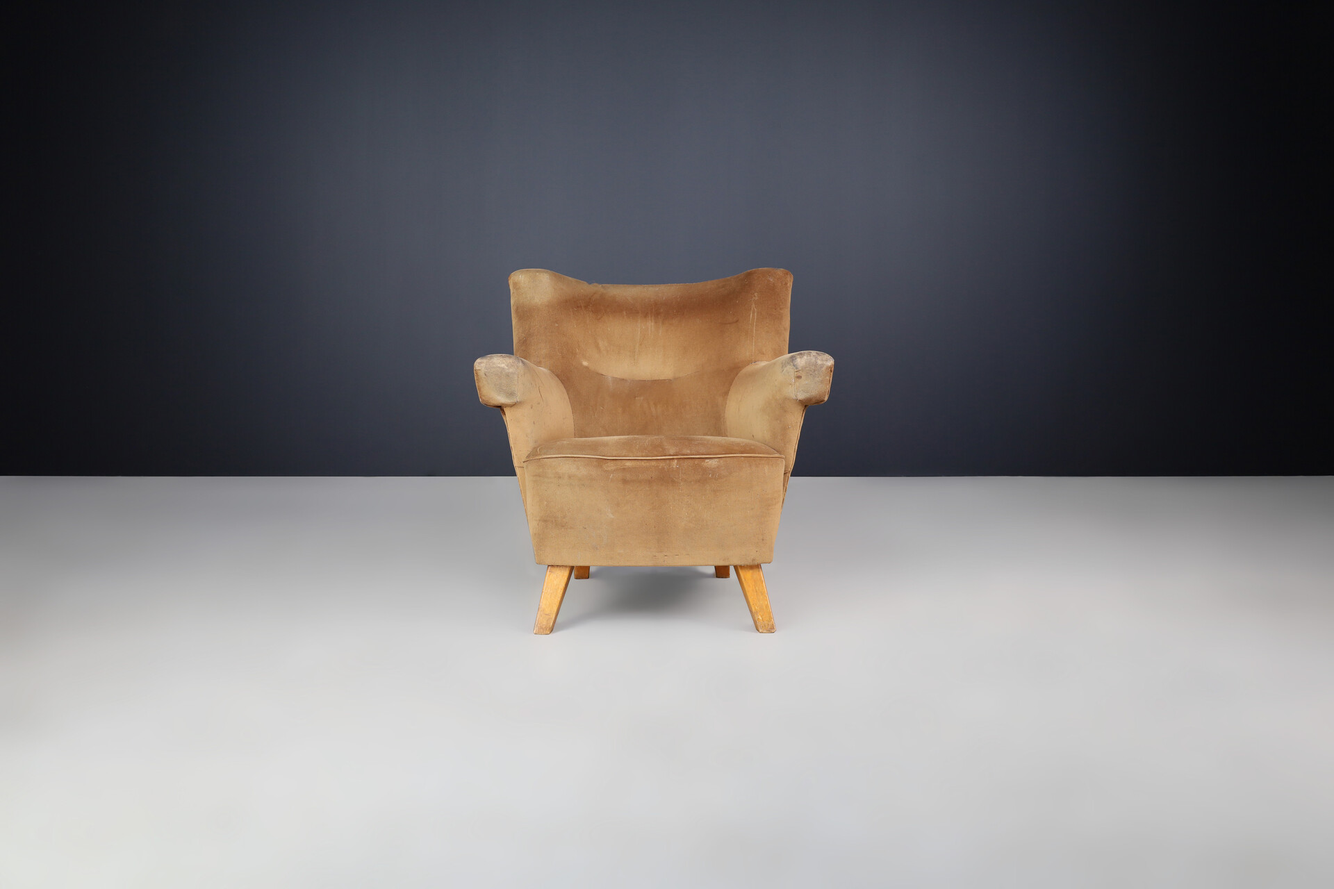 Mid century modern Jindrich Halabala Lounge Chair in original Upholstery, 1950s Mid-20th century