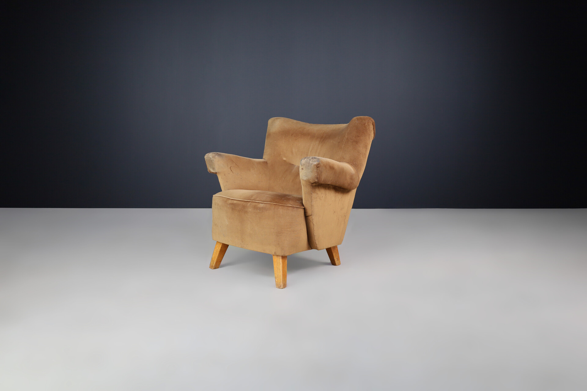 Mid century modern Jindrich Halabala Lounge Chair in original Upholstery, 1950s Mid-20th century