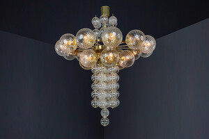 Mid century modern Large Chandelier with brass fixture and hand-blowed glass globes by Preciosa Cz. Mid-20th century