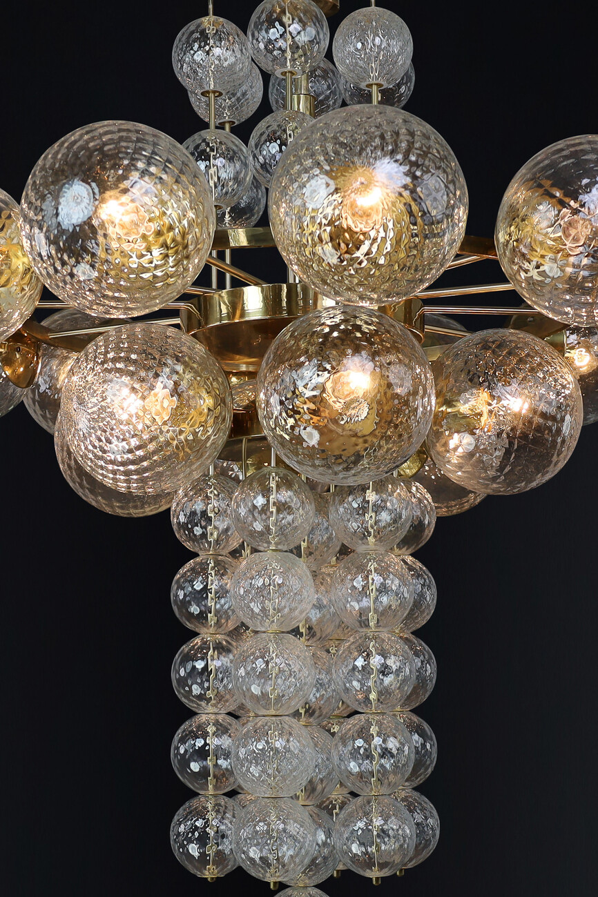 Mid century modern Large Chandelier with brass fixture and hand-blowed glass globes by Preciosa Cz. Mid-20th century