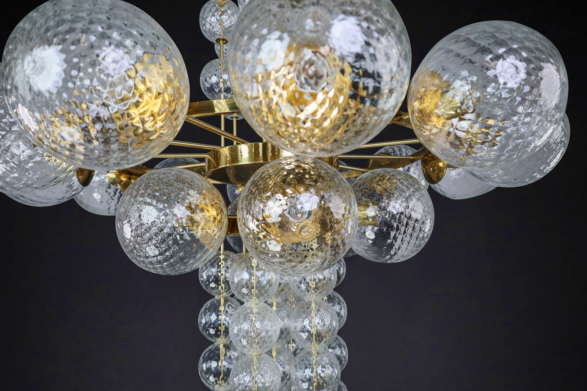 Mid century modern Large Chandelier with brass fixture and hand-blowed glass globes by Preciosa Cz. Mid-20th century