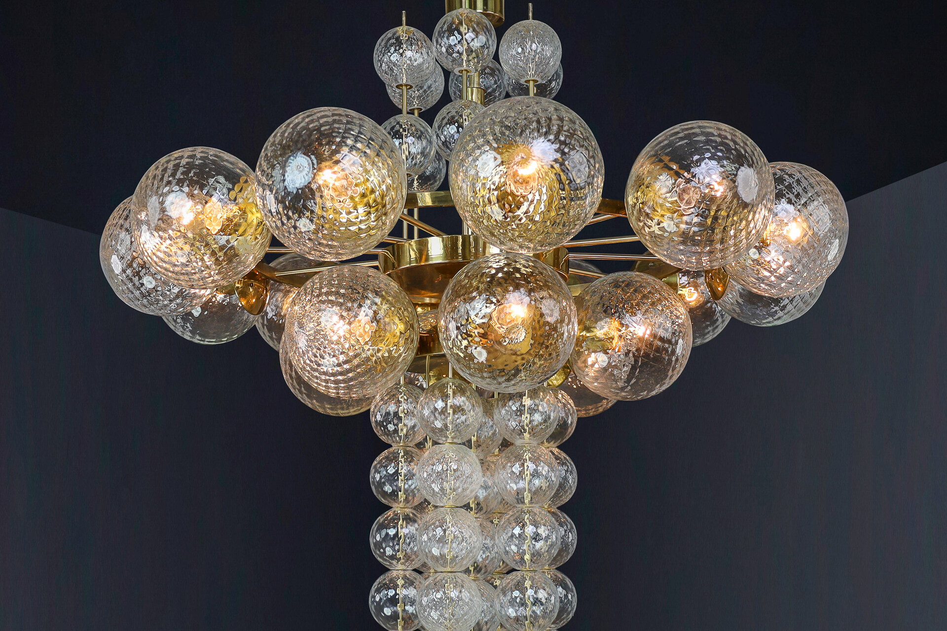 Mid century modern Large Chandelier with brass fixture and hand-blowed glass globes by Preciosa Cz. Mid-20th century