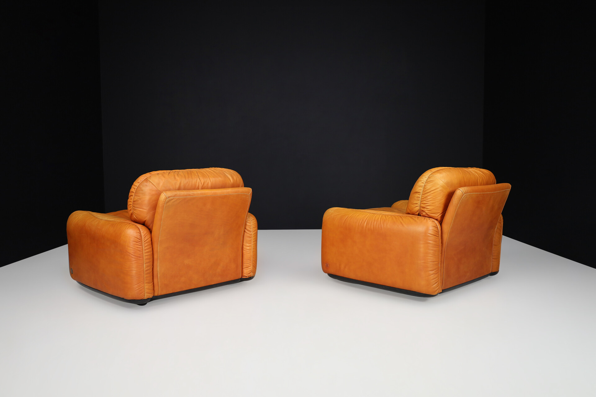 Mid century modern Leather Lounge chairs By Arrigo Arrigoni For Busnelli, Italy1970s. Late-20th century