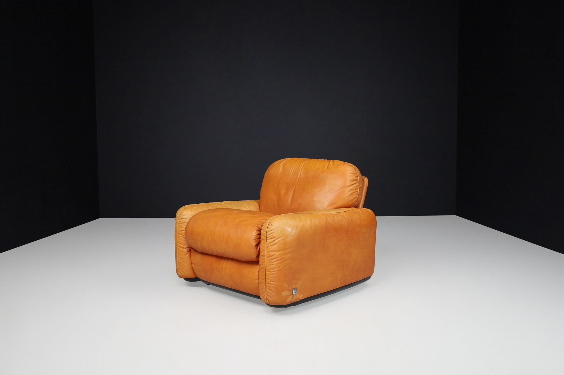 Mid century modern Leather Lounge chairs By Arrigo Arrigoni For Busnelli, Italy1970s. Late-20th century