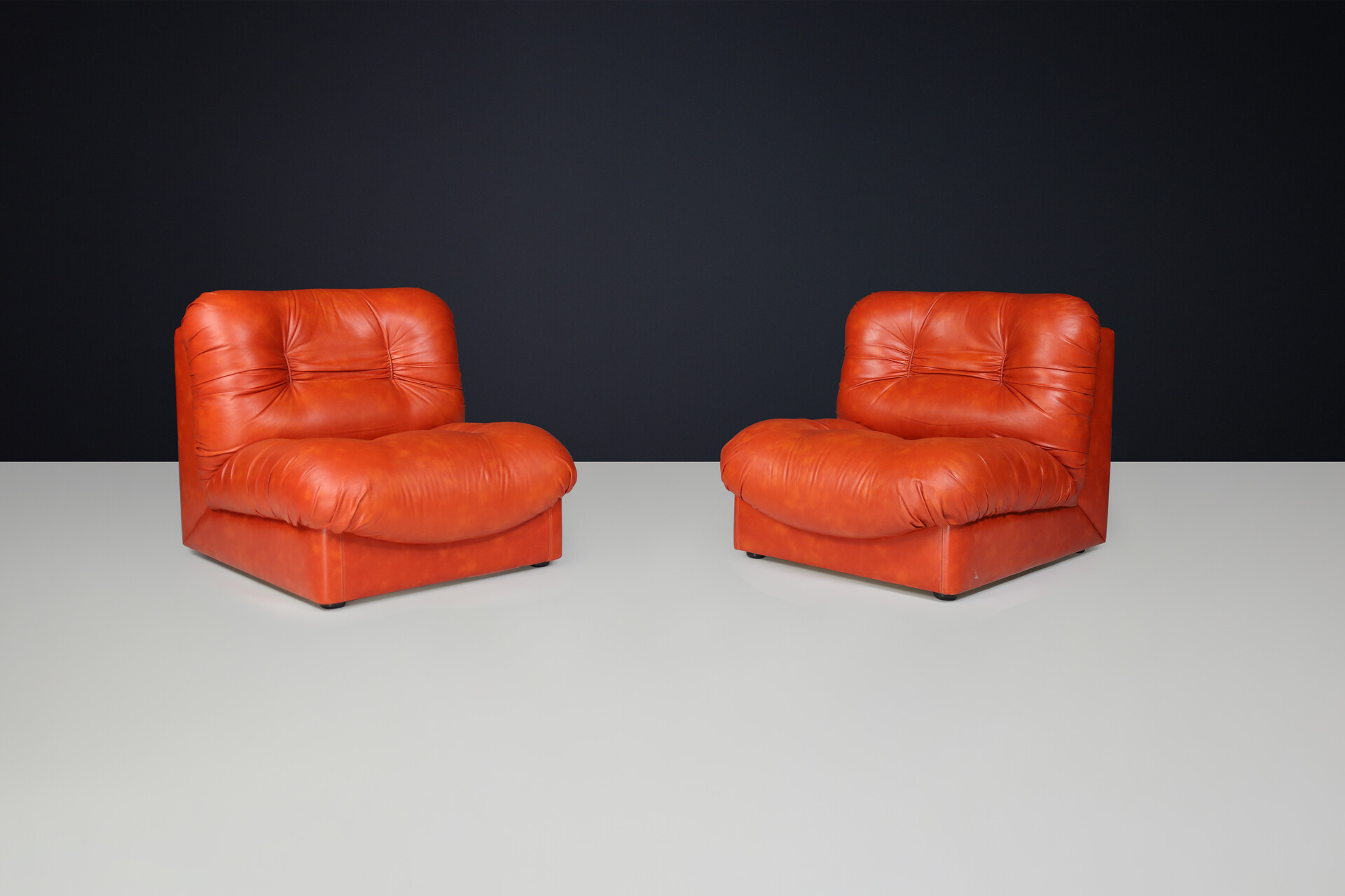 Mid century modern Leather Lounge Chairs, Italy 1970s Late-20th century