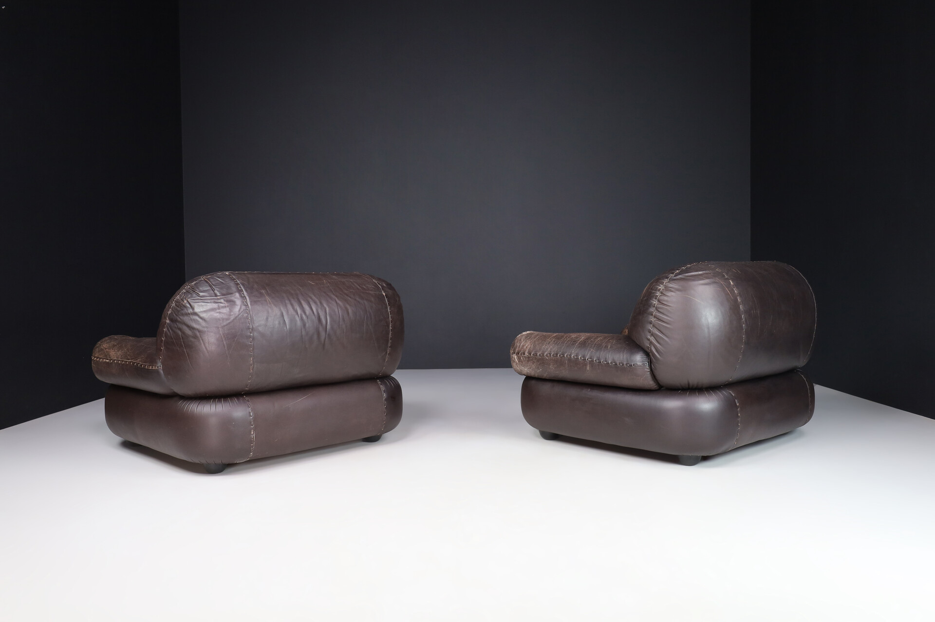 Mid century modern Lounge Chairs in Patinated Brown Leather by Sapporo for Mobil Girgi, Italy 1970 Late-20th century