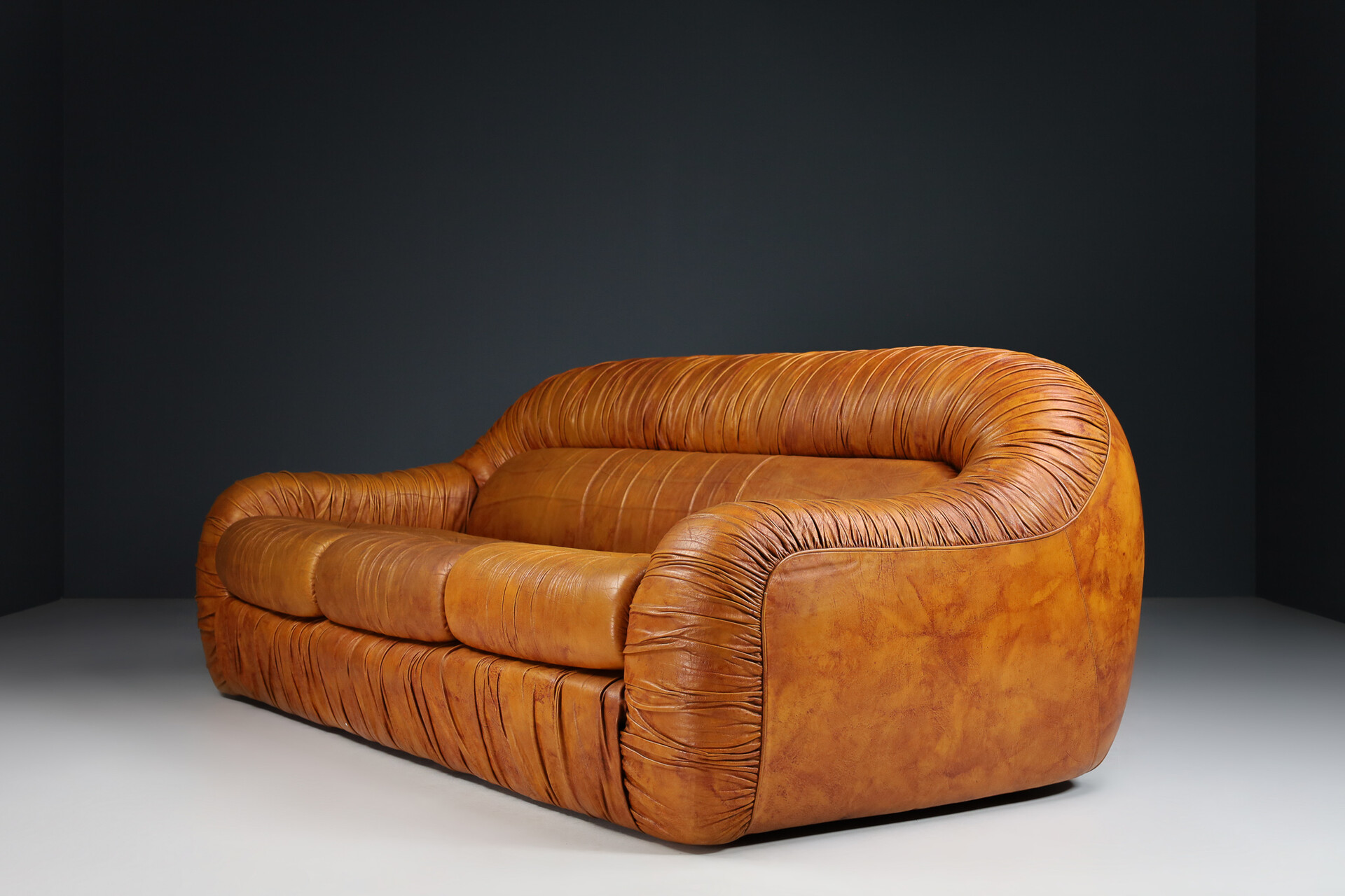 1970s original Benches modern \'Capriccio\' George model and Davidowski - sofa - Bighinello Eurosalotto, - in for designed Seating century century Late-20th Mid Sofas by brown Lounge Italy leather,