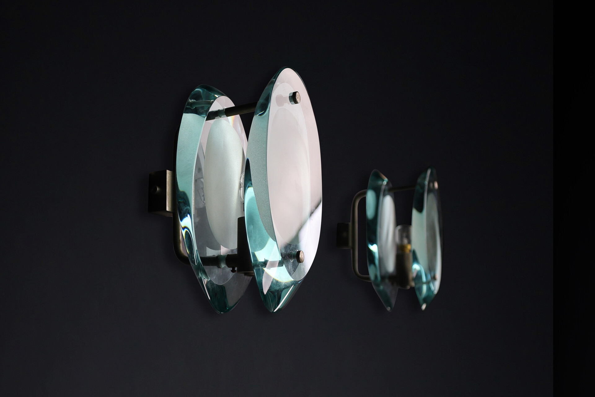 Mid century modern Max Ingrand Pair of Two Murano Wall Sconces for Fontana Arte Model 2093, 1961 Mid-20th century