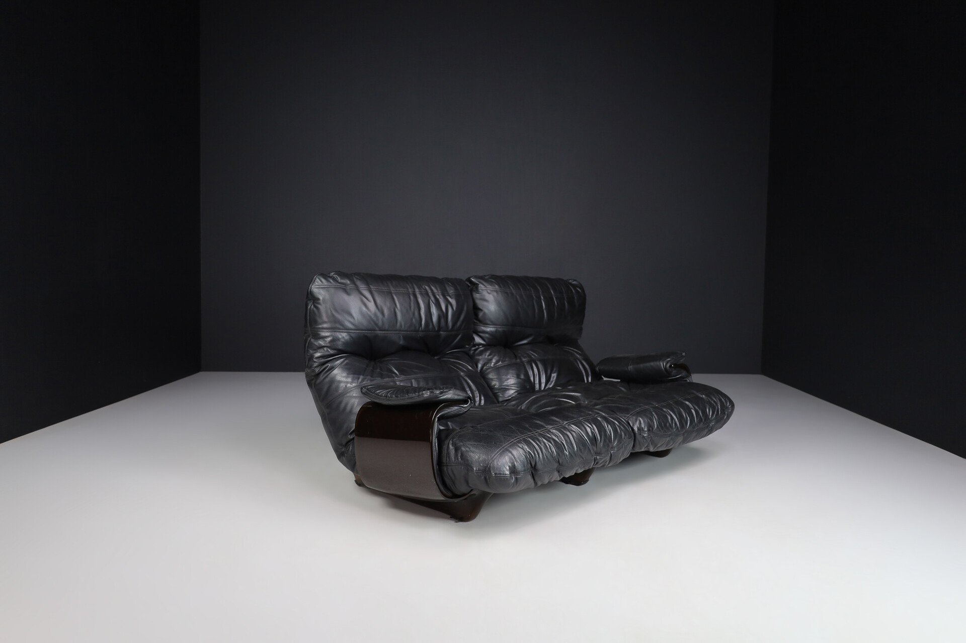 Mid century modern Michel Ducaroy Marsala lounge sofa in Black leather Ligne Roset France 1970s Late-20th century