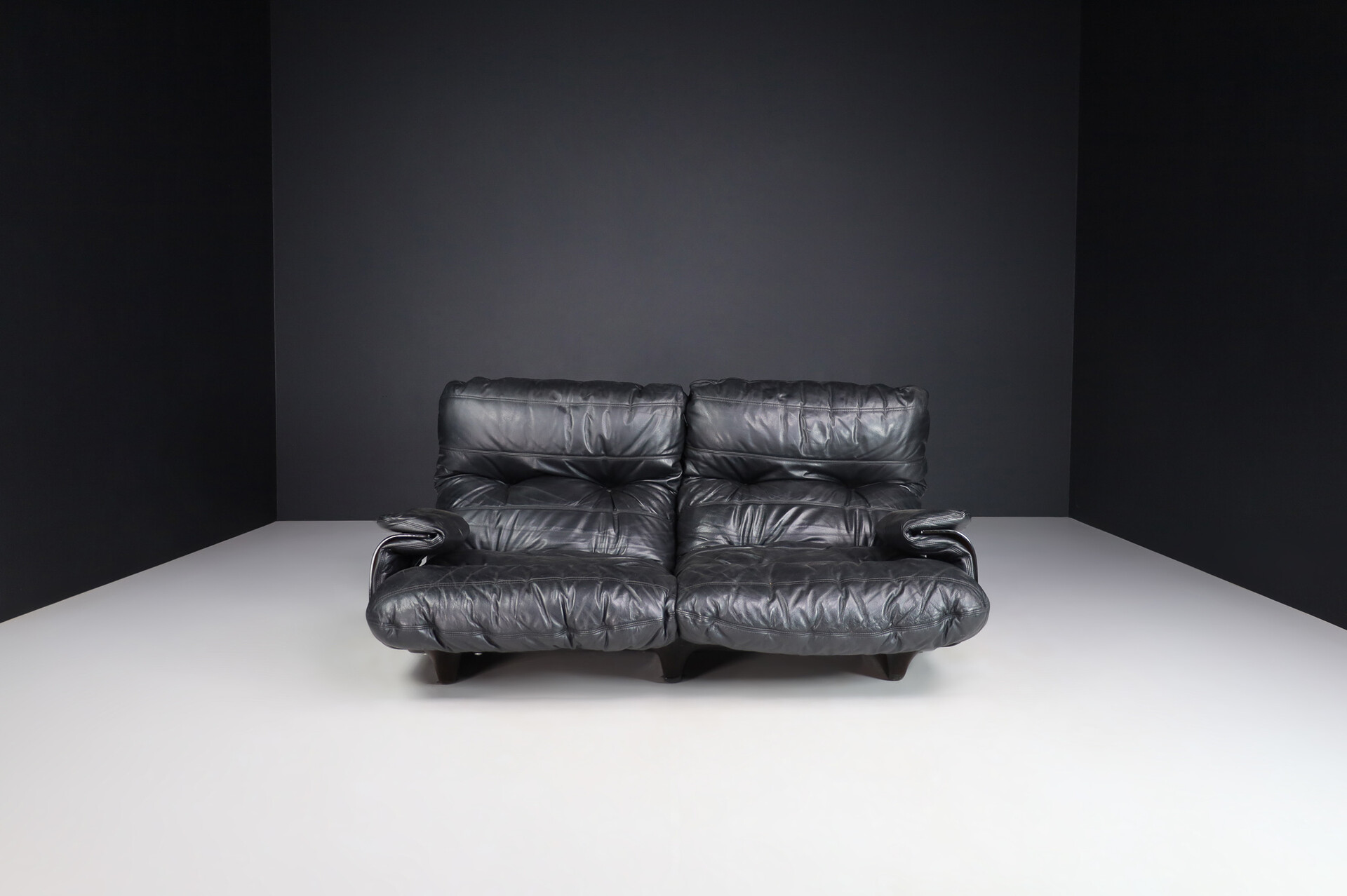 Mid century modern Michel Ducaroy Marsala lounge sofa in Black leather Ligne Roset France 1970s Late-20th century