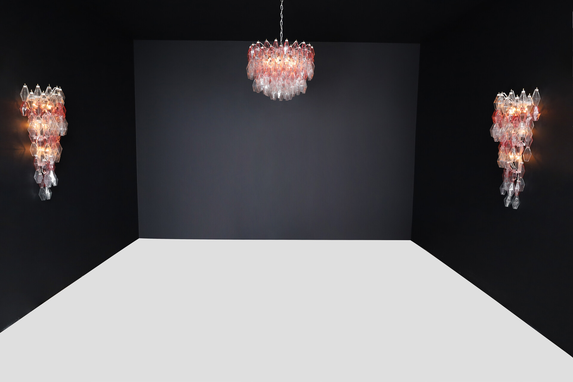 Mid century modern Murano Poliedri Chandelier and 2 wall chandeliers in pink Murano glass Carlo Scarpa / Venini , Italy 1960 Mid-20th century