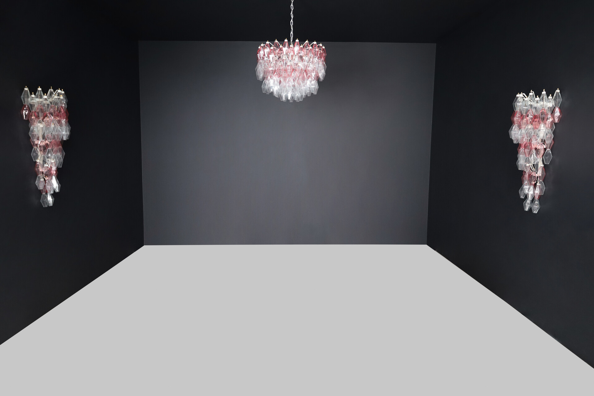 Mid century modern Murano Poliedri Chandelier and 2 wall chandeliers in pink Murano glass Carlo Scarpa / Venini , Italy 1960 Mid-20th century