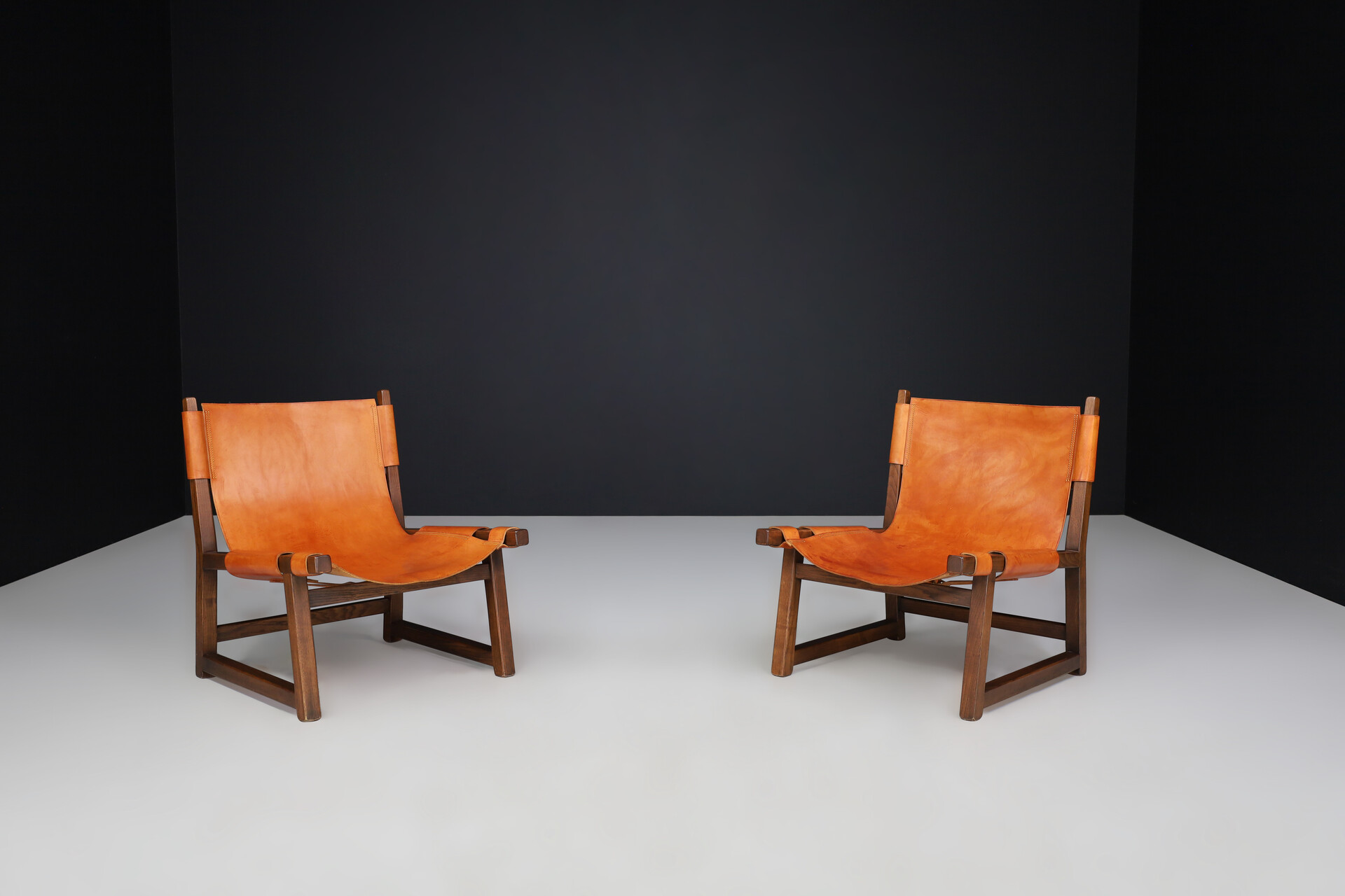 Mid century modern Paco Muñoz pair of 'Riaza' lounge chairs In Walnut and Cognac Leather Spain 1960 Mid-20th century