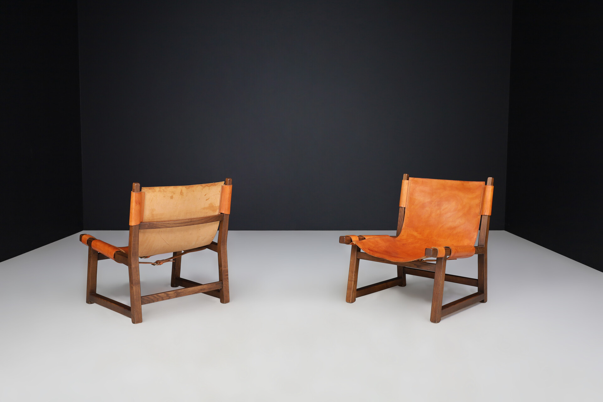 Mid century modern Paco Muñoz pair of 'Riaza' lounge chairs In Walnut and Cognac Leather Spain 1960 Mid-20th century