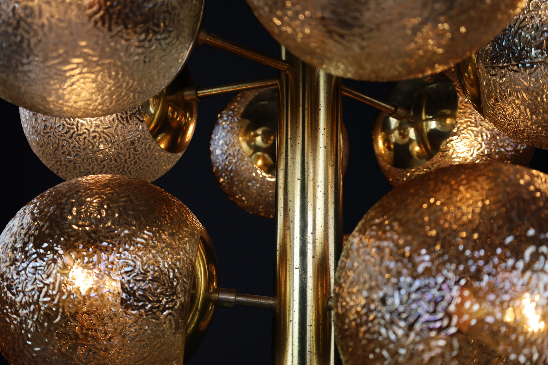 Mid century modern Patinated Brass Chandelier with Nine Gold-Colored Globes, Germany 1960s Mid-20th century