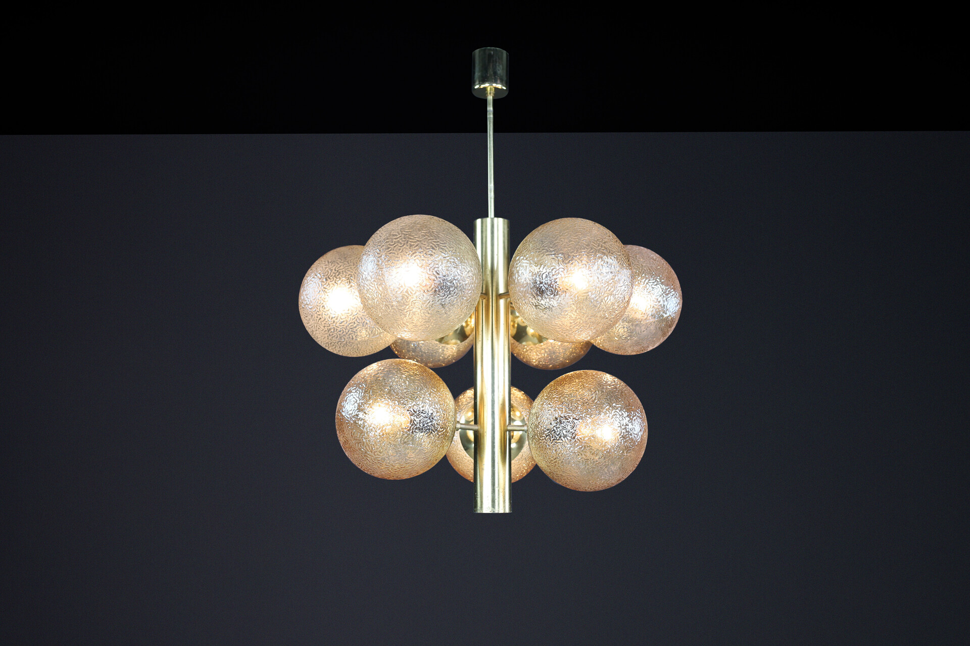 Mid century modern Patinated Brass Chandelier with Nine Gold-Colored Globes, Germany 1960s Mid-20th century