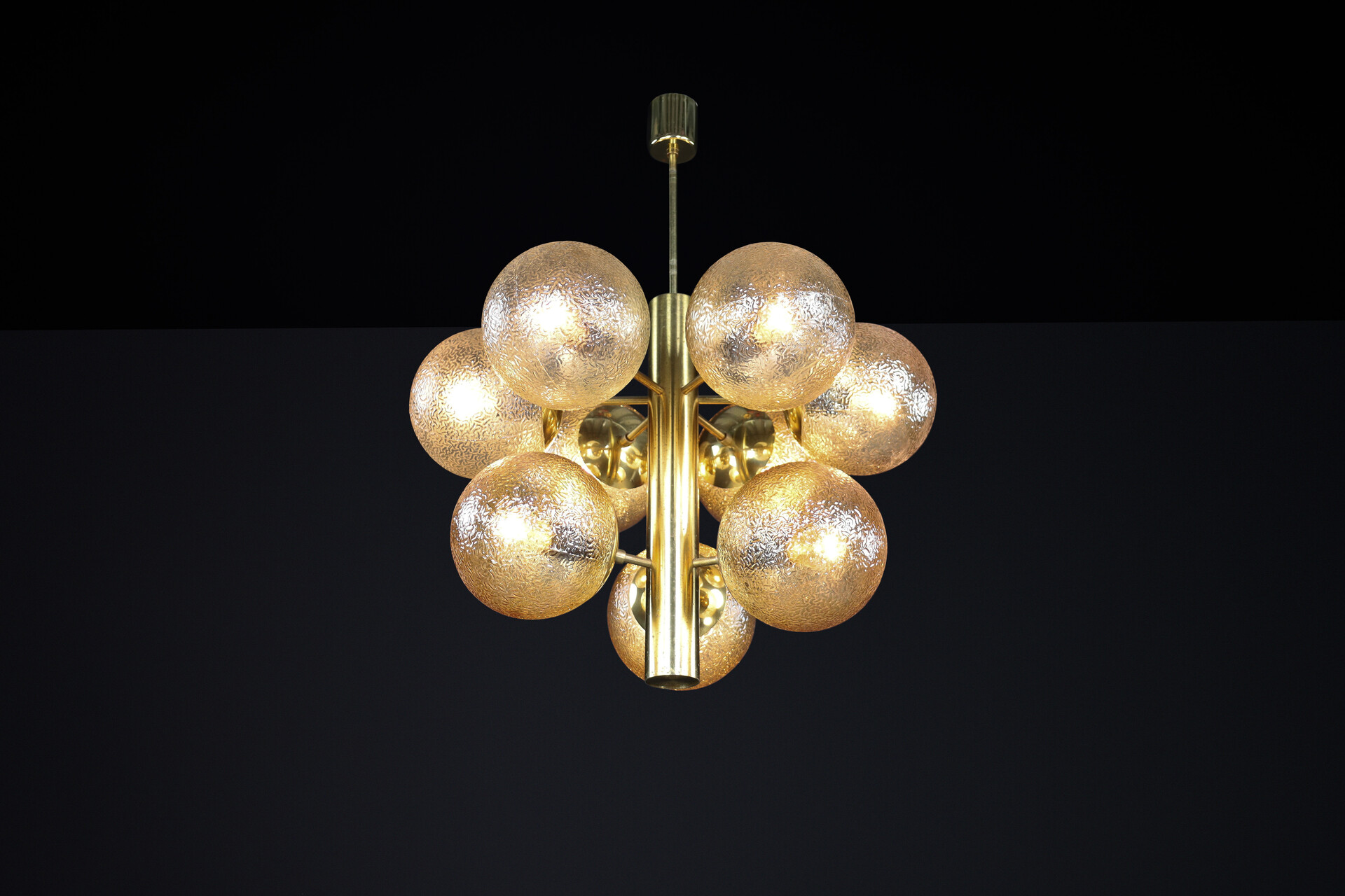 Mid century modern Patinated Brass Chandelier with Nine Gold-Colored Globes, Germany 1960s Mid-20th century