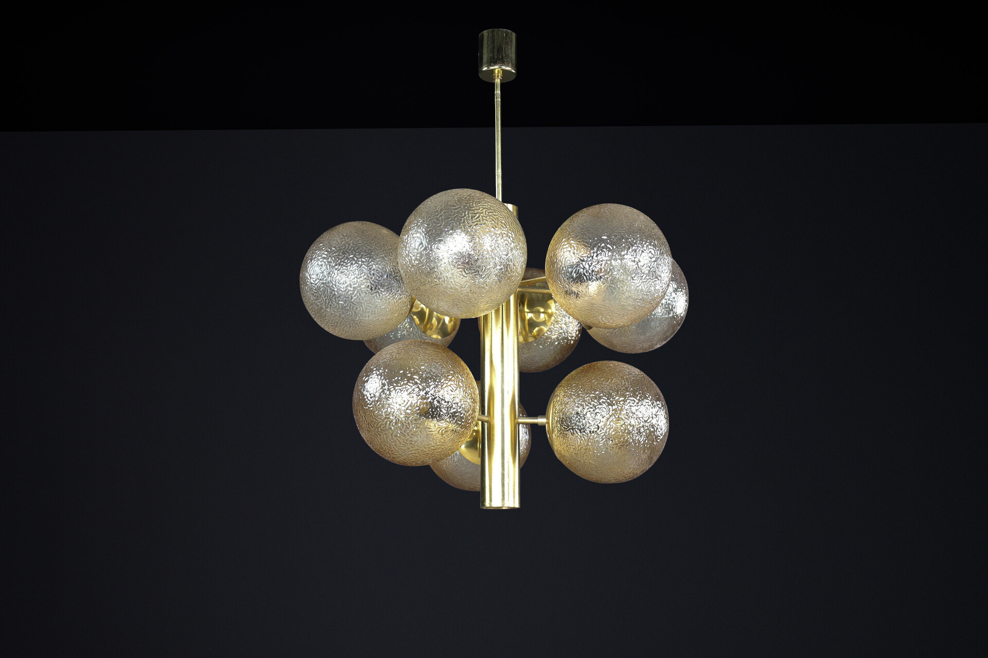 Mid century modern Patinated Brass Chandelier with Nine Gold-Colored Globes, Germany 1960s Mid-20th century