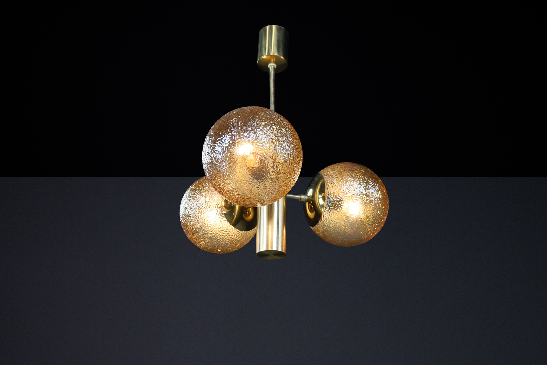 Mid century modern Patinated Brass Sputnik Chandelier with 3 Gold-Colored Globes, Germany 1960s Mid-20th century