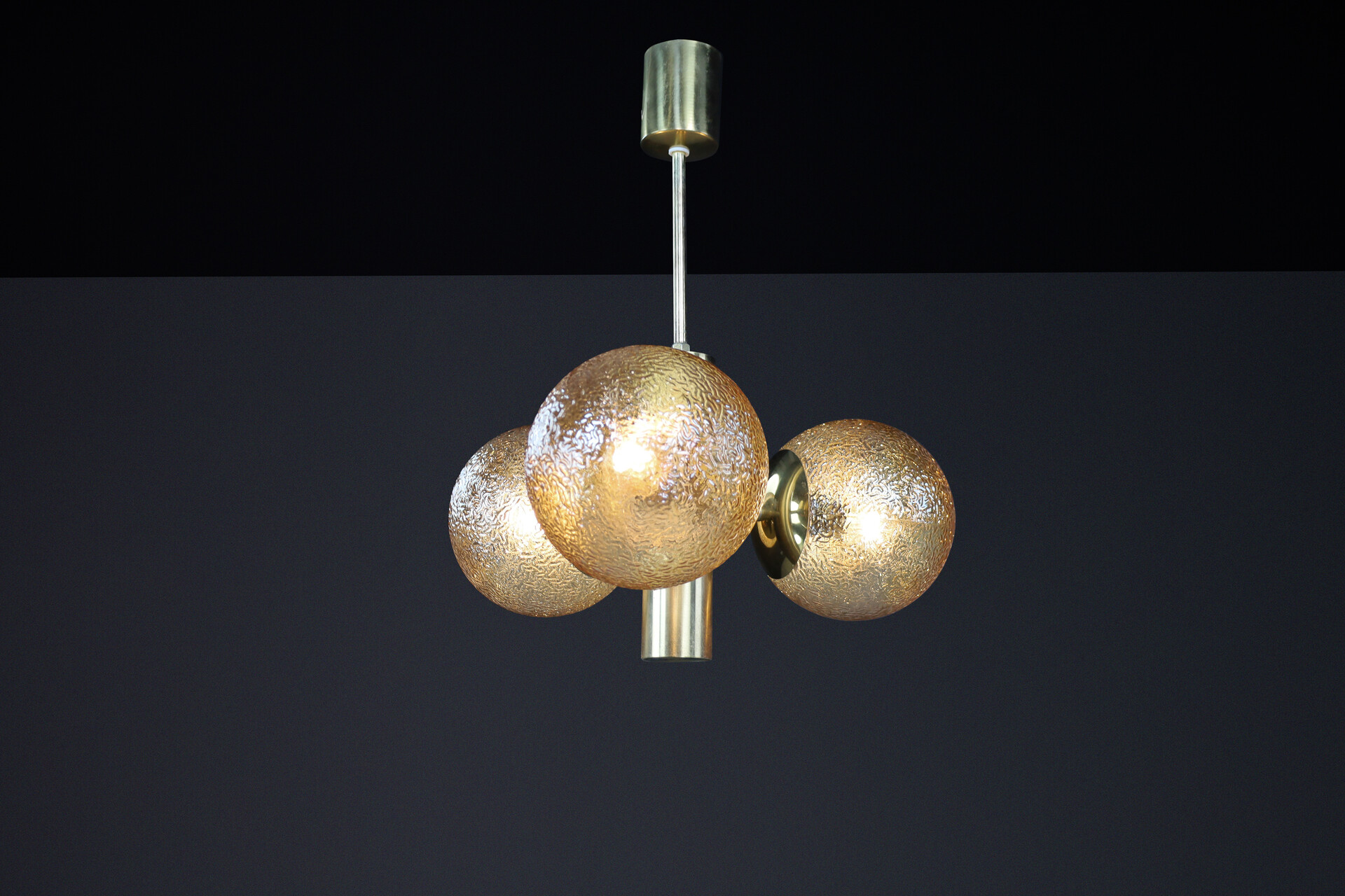 Mid century modern Patinated Brass Sputnik Chandelier with 3 Gold-Colored Globes, Germany 1960s Mid-20th century